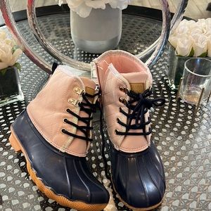 Kids Cute a pink and Navy rain boots EUC Sz 5